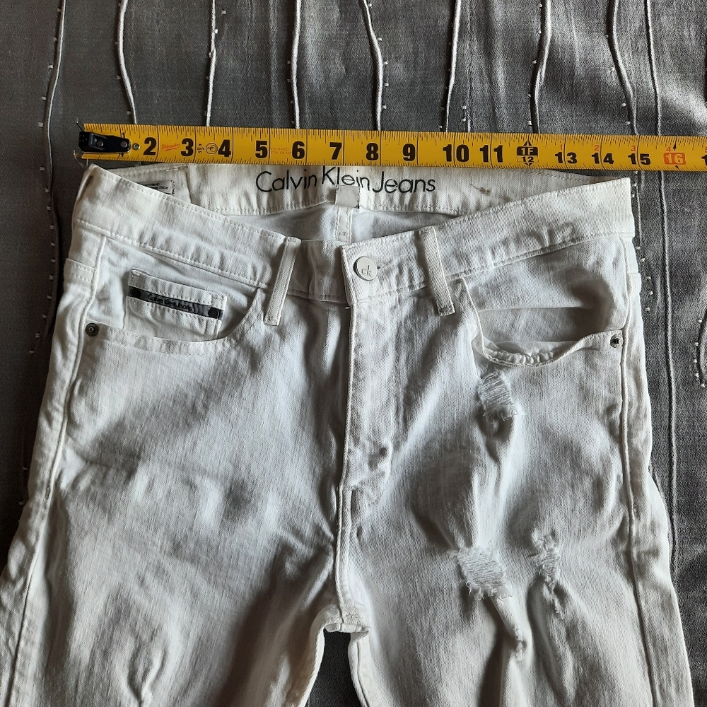 Calvin Klein White Jeans Sz 29 Slim Boyfriend Midrise Straight Leg Distressed - Picture 8 of 16
